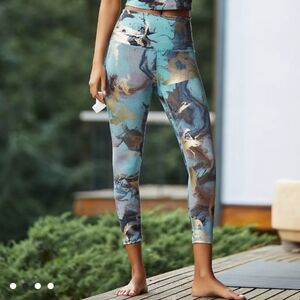 Beyond Yoga Blue Gold Marble Leggings Medium NWT